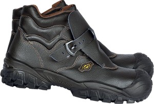 Buty NEW TAGO typu trzewik z ochronną zakładką na przodzie buta zapinaną na klamrę. BRC-TAGO
